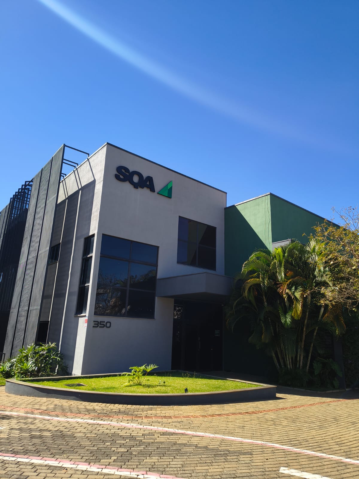Fachada da sede física da SQA Brasil